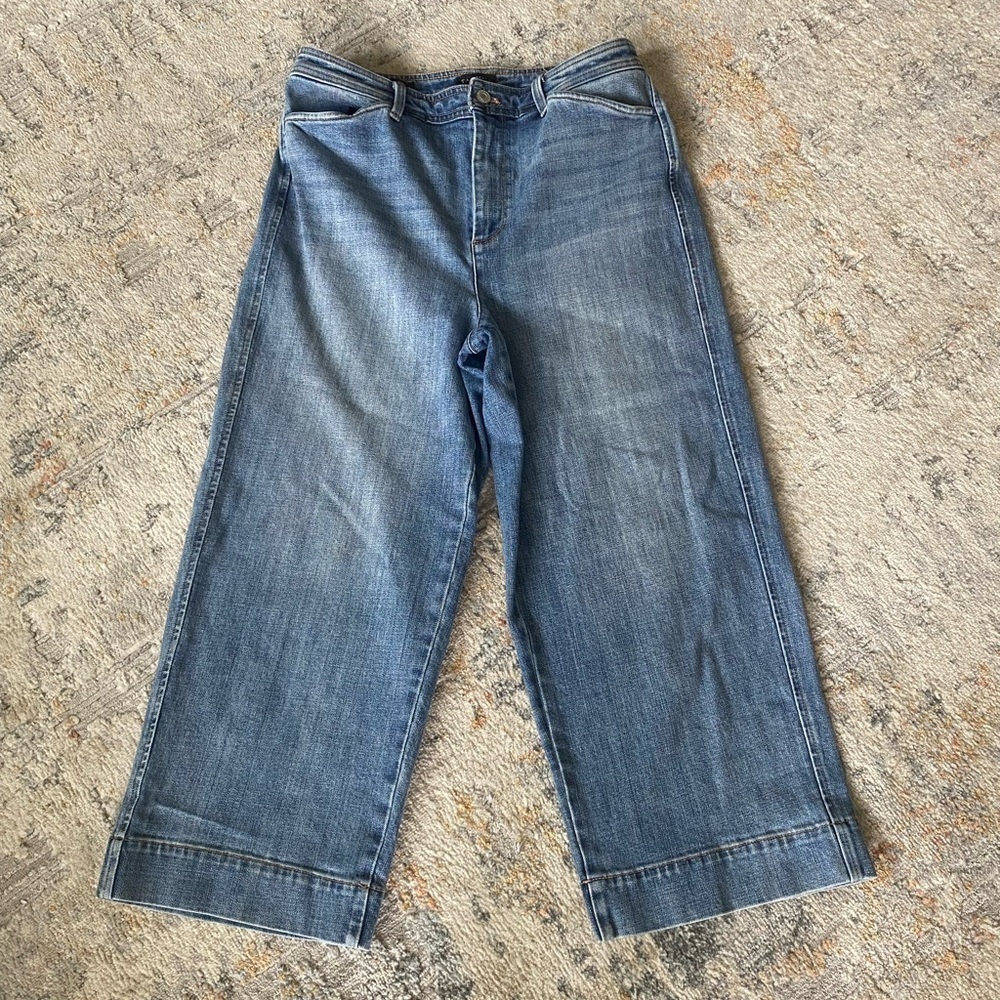 Talbots wide leg crop Jean. Women’s size 8.​​​​